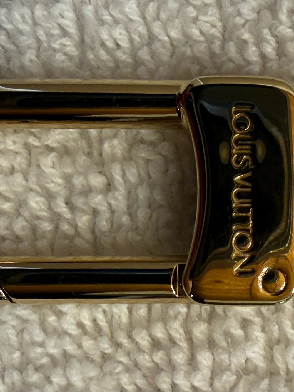 Authentic Louis Vuitton Pochette Métis East West gold chain.